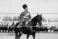 Командир лейб-гвардии Сводно-казачьего полка, генерал-майор Л. И. Жигалин перед строем на плацу во время парада, 1909.jpeg