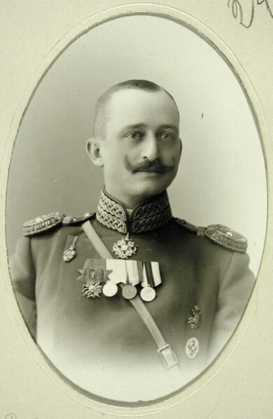 Файл:Бутыркин Сергей Николаевич - младший офицер, гв. капитан 2-й батареи строевого состава КАУ.jpg