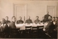 Офицеры школы во время обеда в присутствии великого князя Александра Михайловича (в центре, третий слева).jpg