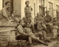 8-й стр. полк, Группа офицеров на крыльце в штабе полка в деревне Наросяжень..jpg